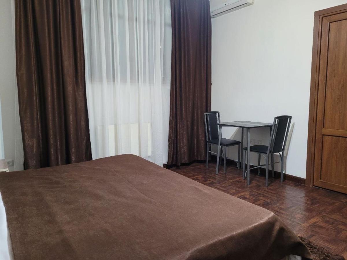 Hotel In Center Of Erivan Exterior foto