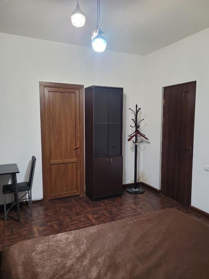 Hotel In Center Of Erivan Exterior foto