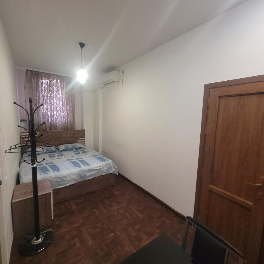 Hotel In Center Of Erivan Exterior foto