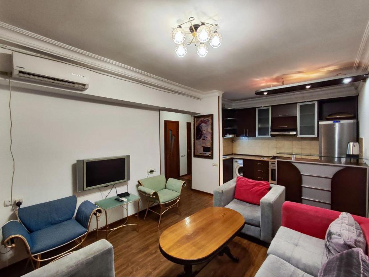 Hotel In Center Of Erivan Exterior foto