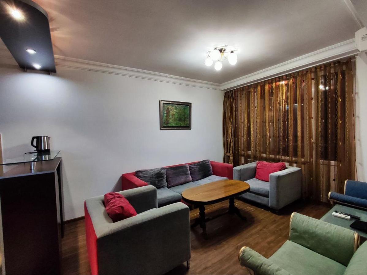 Hotel In Center Of Erivan Exterior foto