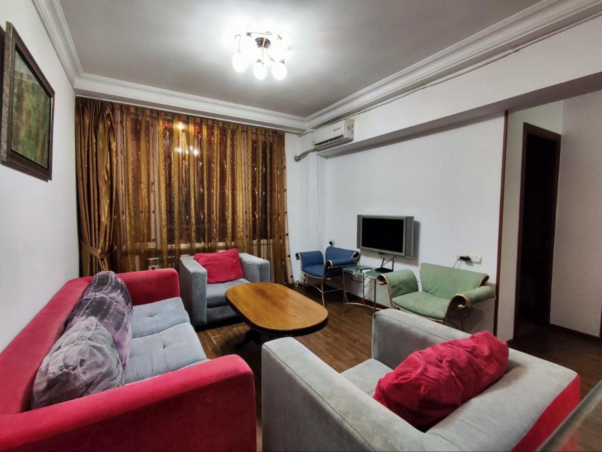 Hotel In Center Of Erivan Exterior foto