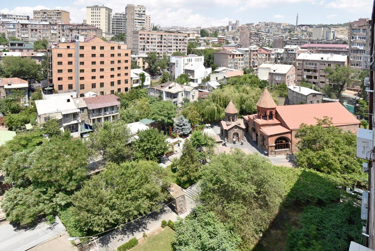 Hotel In Center Of Erivan Exterior foto