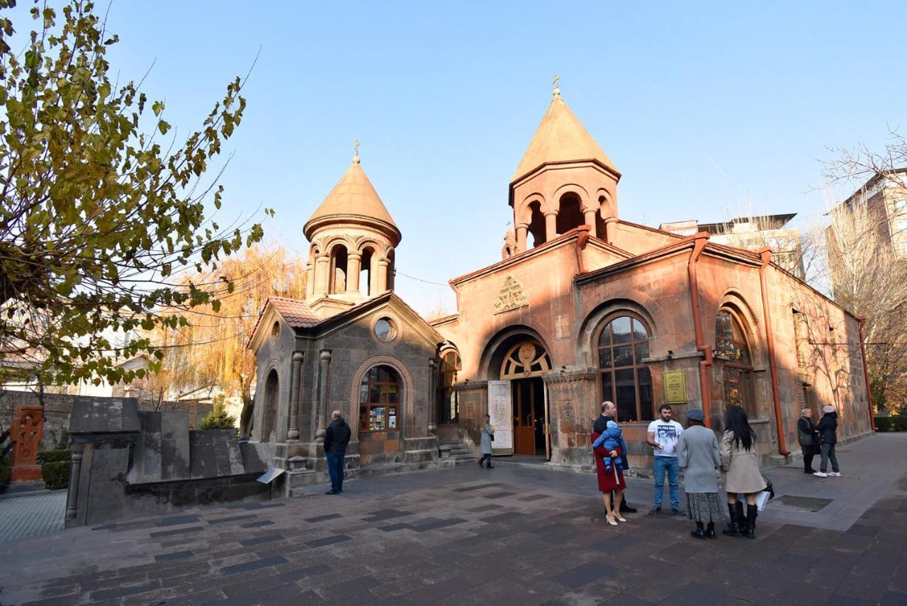 Hotel In Center Of Erivan Exterior foto