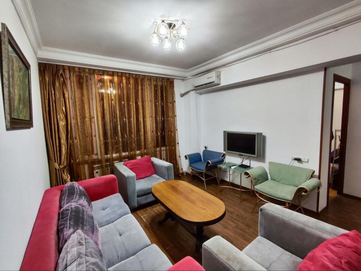Hotel In Center Of Erivan Exterior foto